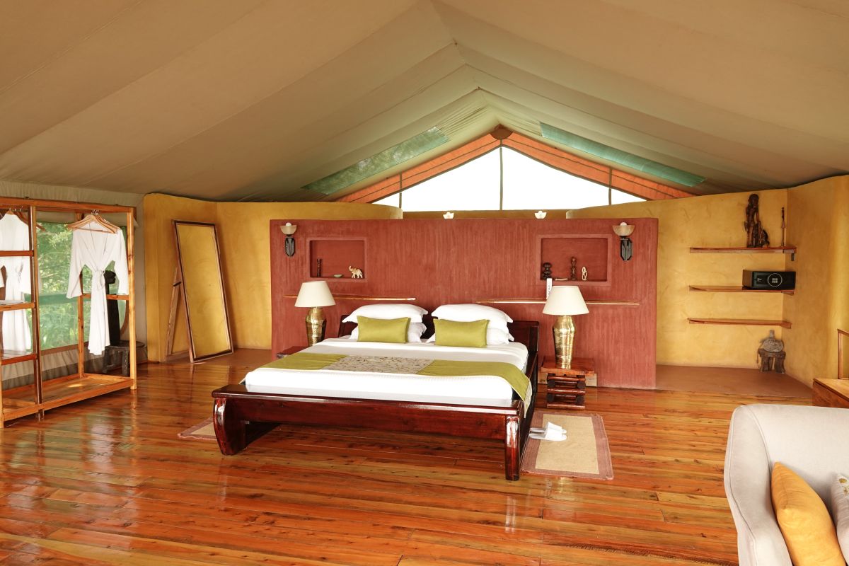 Doppelbett im Safari-Zelt der Mara Engai Lodge